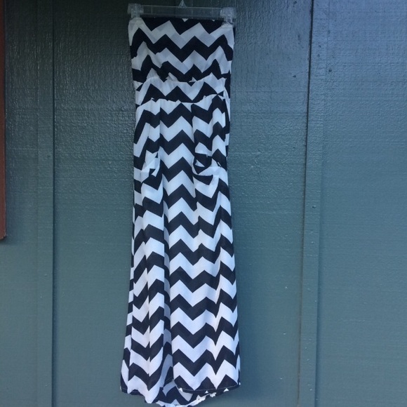 Chevron strapless dress w/ pockets - Picture 5 of 6
